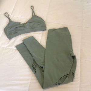 Alo yoga pants and matching bra